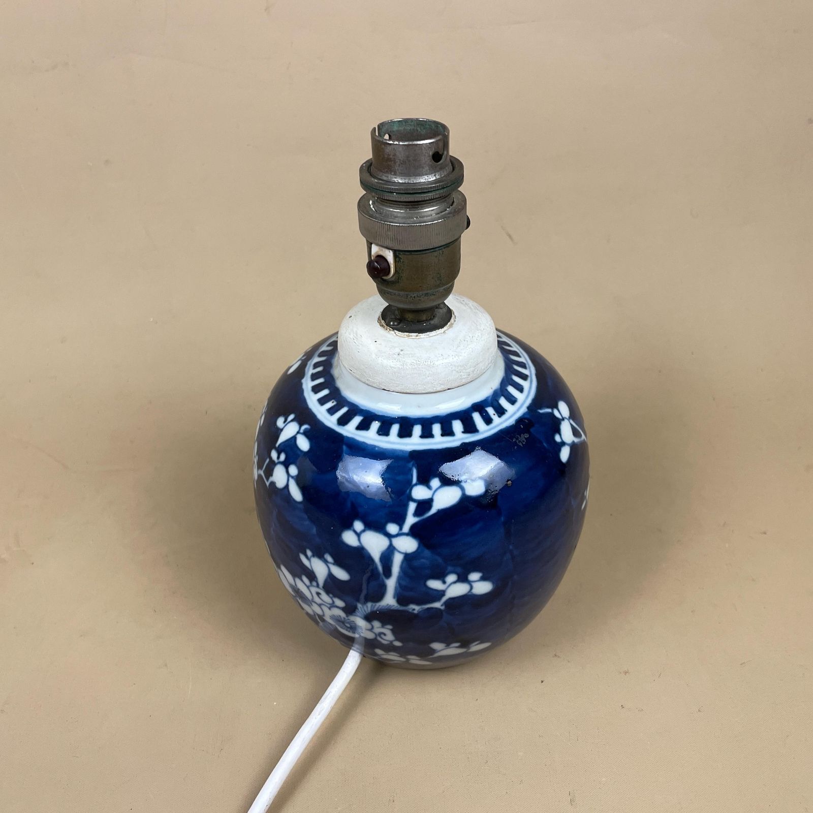 Oriental Ceramic Lamp Light Bedside Table Hand Painted Floral Prunus Design Pattern Chinese Ginger Jar Vase Blue White Antique Round photo Lighting