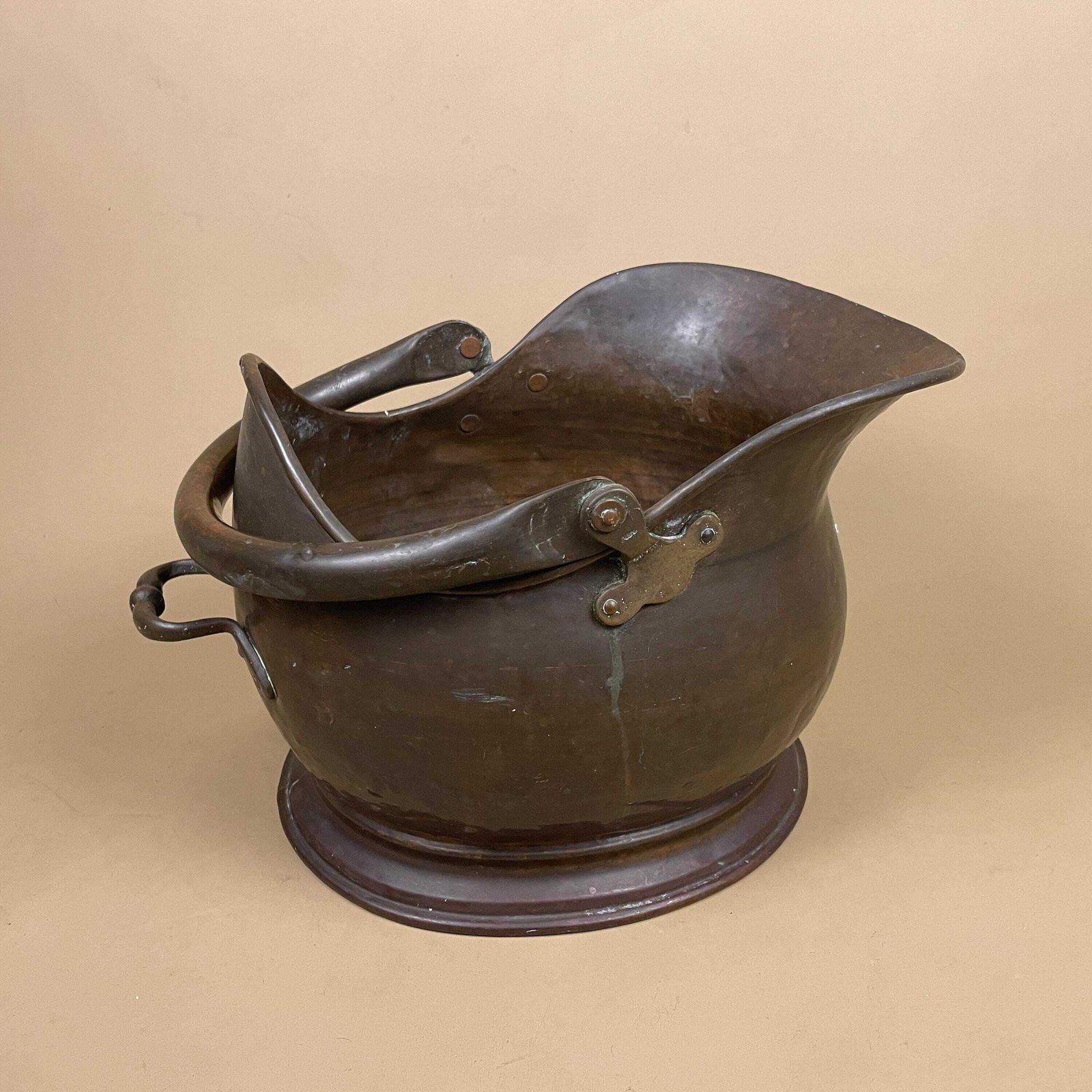 Antique Metal Copper Coal Bucket Handle Fireside Fire Side Scuttle Log Helmet Farmhouse Cottage Vintage Fireplace Logs Storage