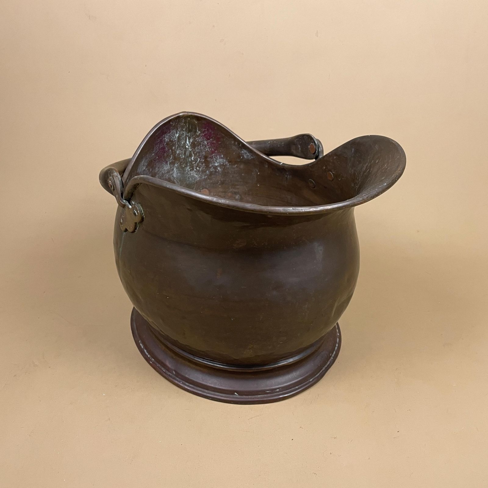 Antique Metal Copper Coal Bucket Handle Fireside Fire Side Scuttle Log Helmet Farmhouse Cottage Vintage Fireplace Logs Storage photo furniture