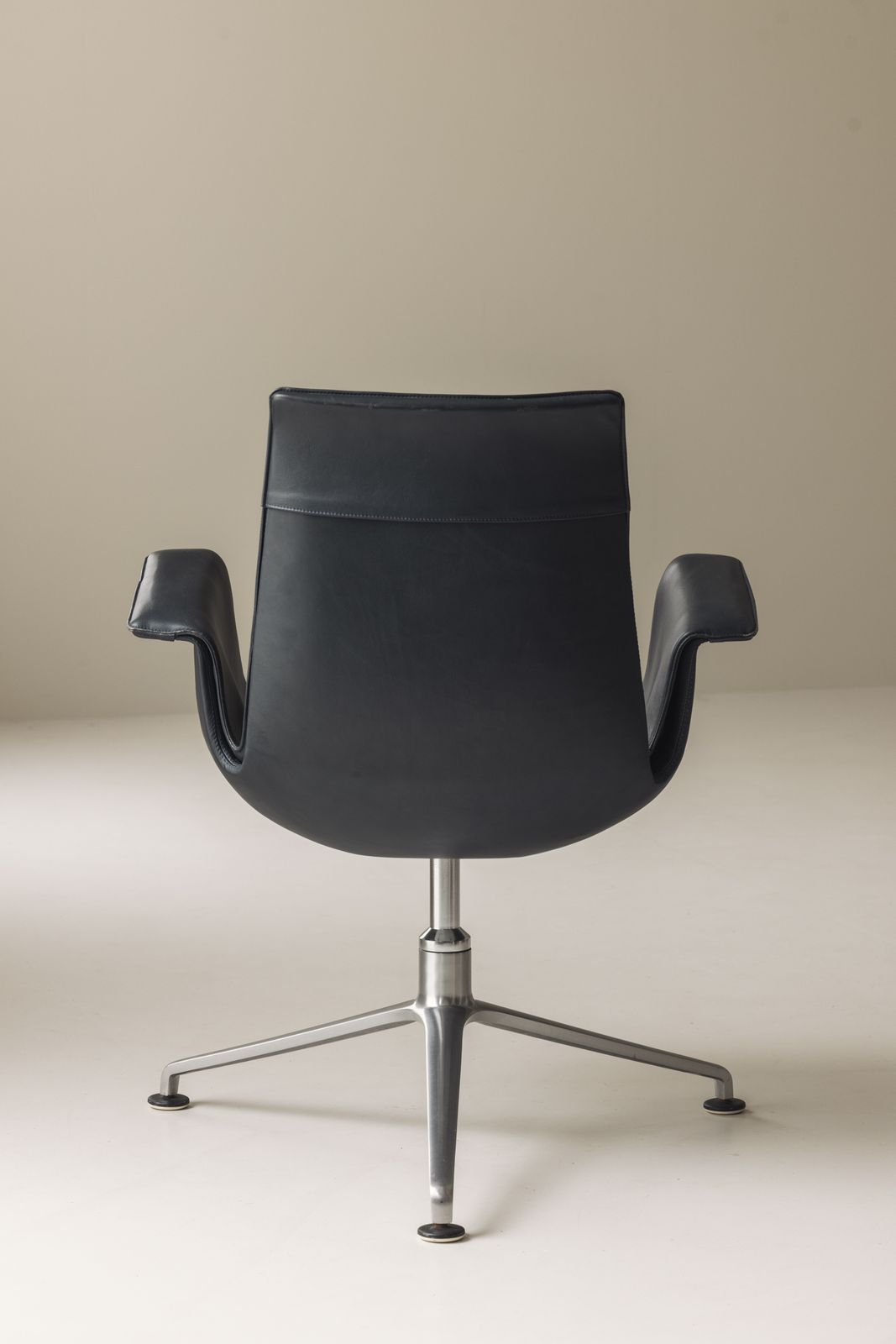 Set Of Two Bird Low Tulip Chairs By Fabricius & Kastholm, 1960s photo vinterior