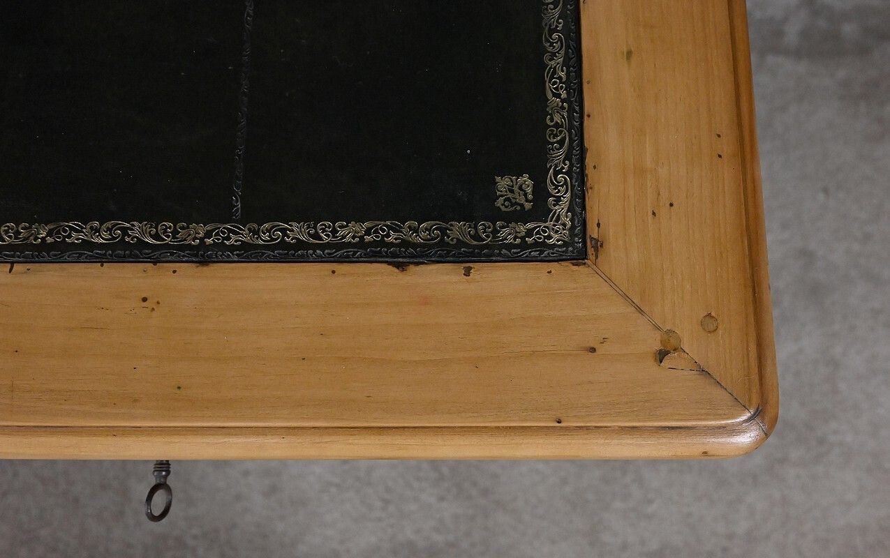Small Desk In Apple And Cherry Wood, Louis XV Period – 18th Century photo vinterior