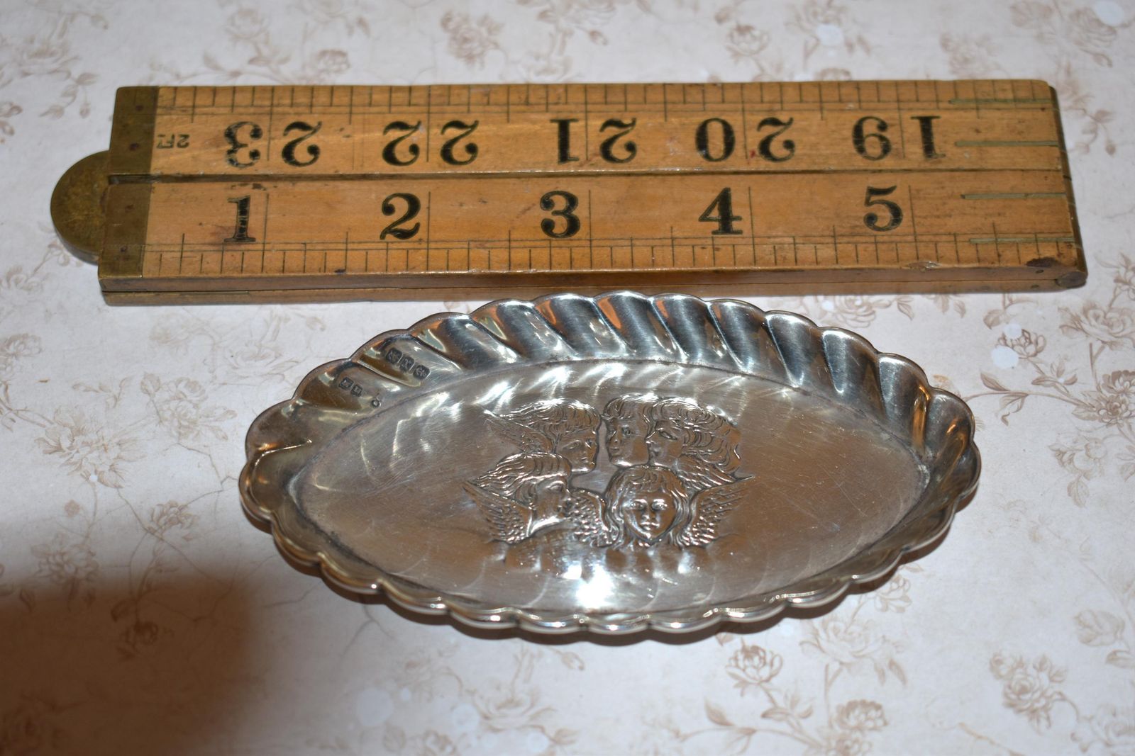 Antique Silver Tray 1897    Stunning Reynolds Angels Pin Dish 27gms Hallmarked Henry Matthews photo for sale