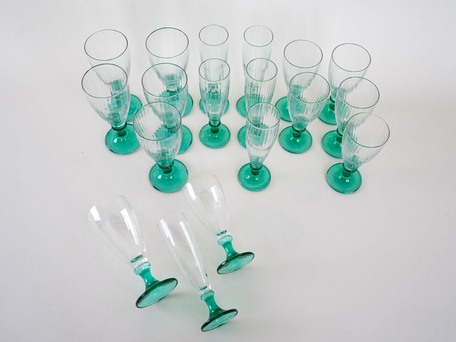 Set Of Wine And Champagne Glasses 1970s Made In Italy photo vinterior