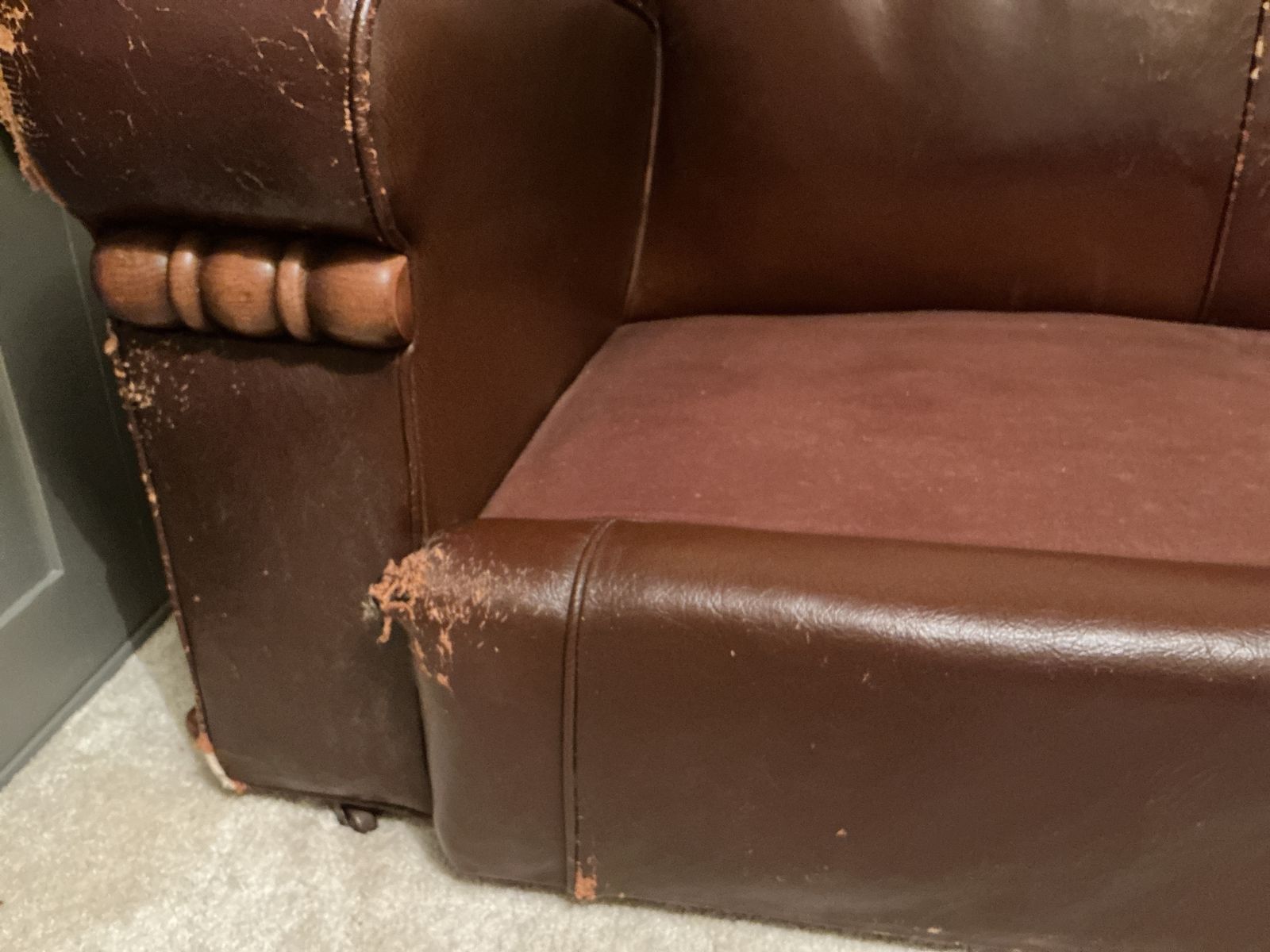Furniture 1930 To 1940 Two Seater Leather Sofa. A Lovely Piece For Anyone Enjoying Comfort And Character Or Looking For A Piece To Fully Restore. photo