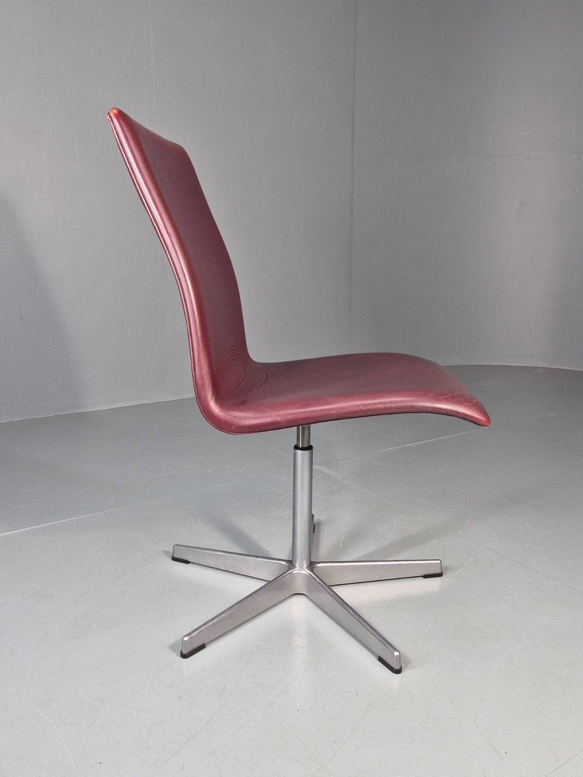 Vintage Fritz Hansen Oxford Chair Arne Jacobsen Design 2004 Mcm Eb11756 Mswi photo buy