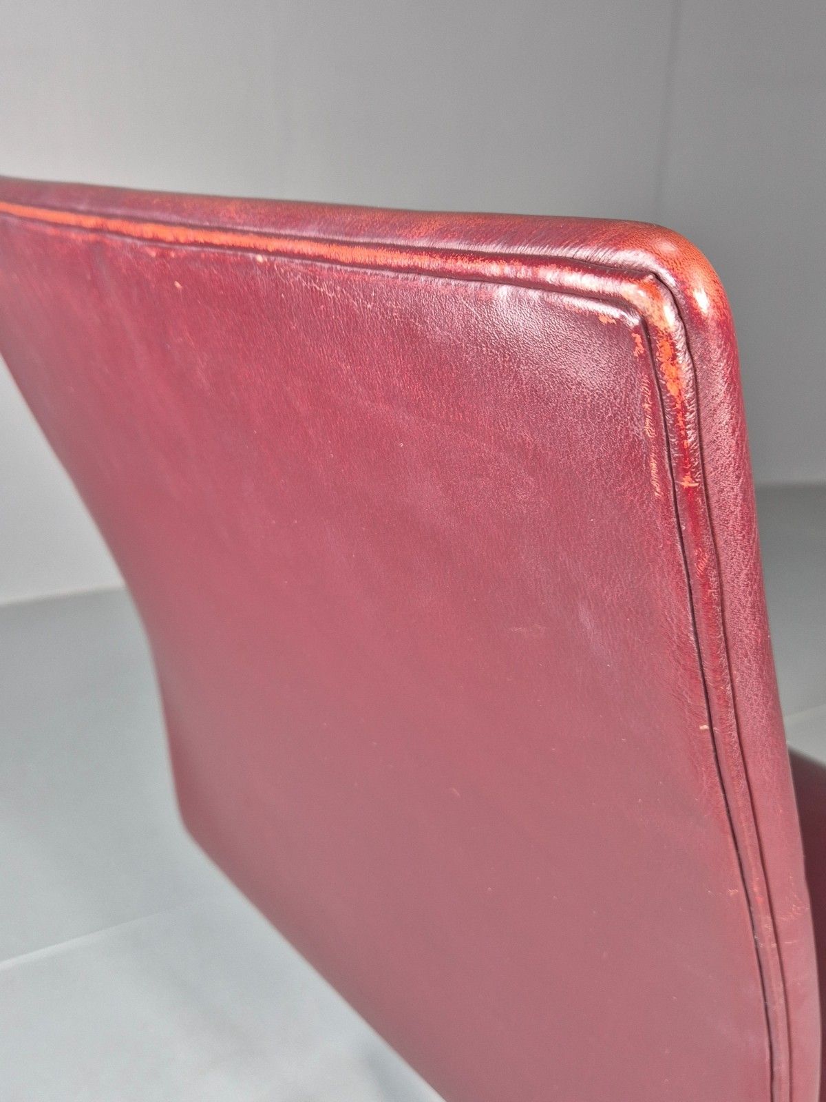 photo furniture Vintage Fritz Hansen Oxford Chair Arne Jacobsen Design 2004 Mcm Eb11756 Mswi