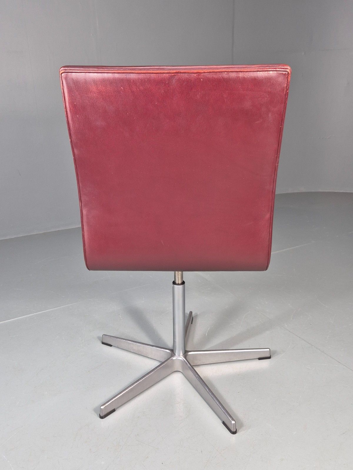 photo for sale Vintage Fritz Hansen Oxford Chair Arne Jacobsen Design 2004 Mcm Eb11756 Mswi