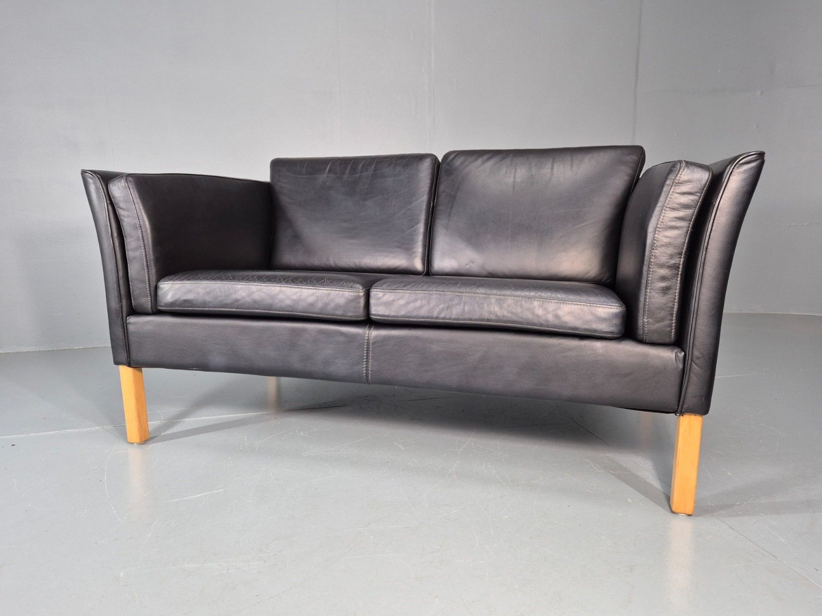 Vintage 2 Seater Settee Danish Retro Black Leather And Vinyl Eb11640  M2ss photo vinterior