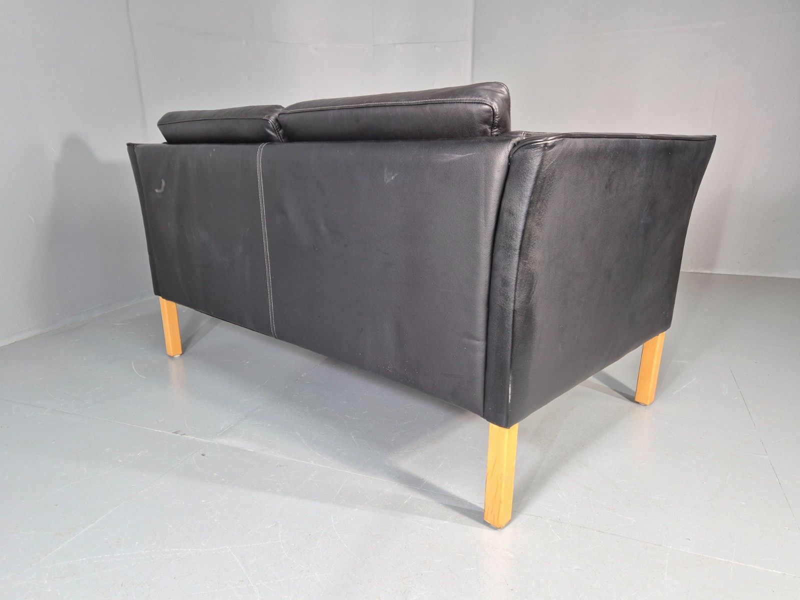 photo vintage Vintage 2 Seater Settee Danish Retro Black Leather And Vinyl Eb11640  M2ss