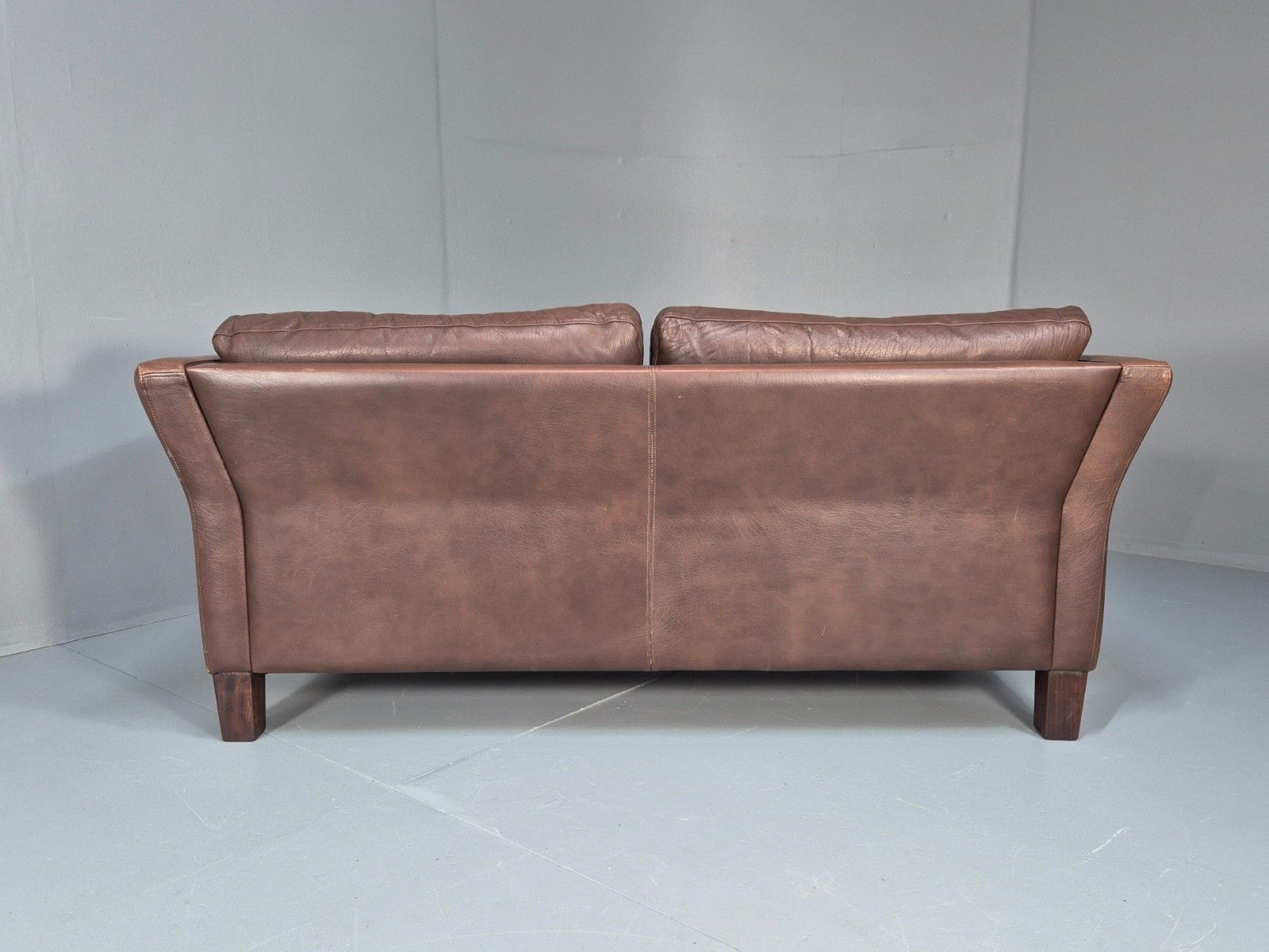 photo vintage Vintage Danish Two Seater Settee In Brown Leather 1970s Danish Retro Eb8351 M2ss