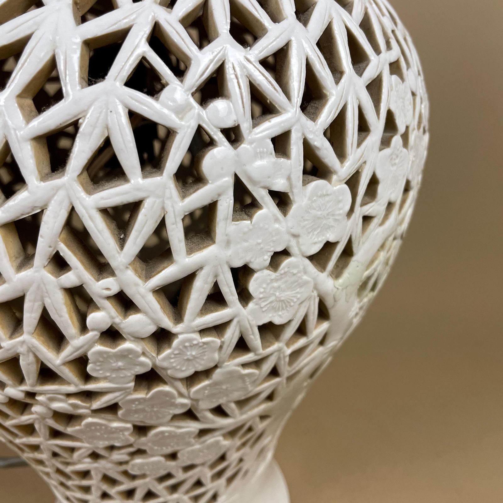 photo for sale Oriental Ceramic Blanc De Chine Lamp Table Light Antique Cut Out Reticulated Vintage Patterned Bedside Ginger Gar Vase Pottery Large Pattern