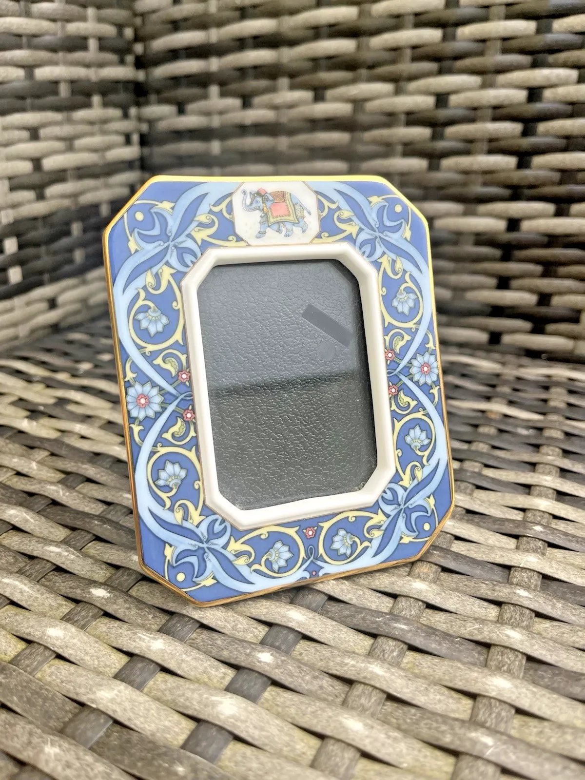 Vintage Wedgwood Indian Blue Elephant Pattern Easel Desk Photo Picture Frame photo furniture