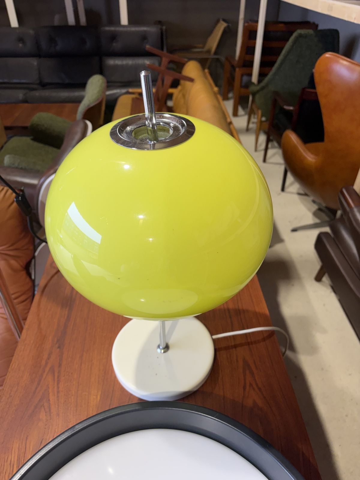 Lime Green Space Age Mushroom Acrylic Table Lamp In Style Of Harvey Guzzini photo vinterior