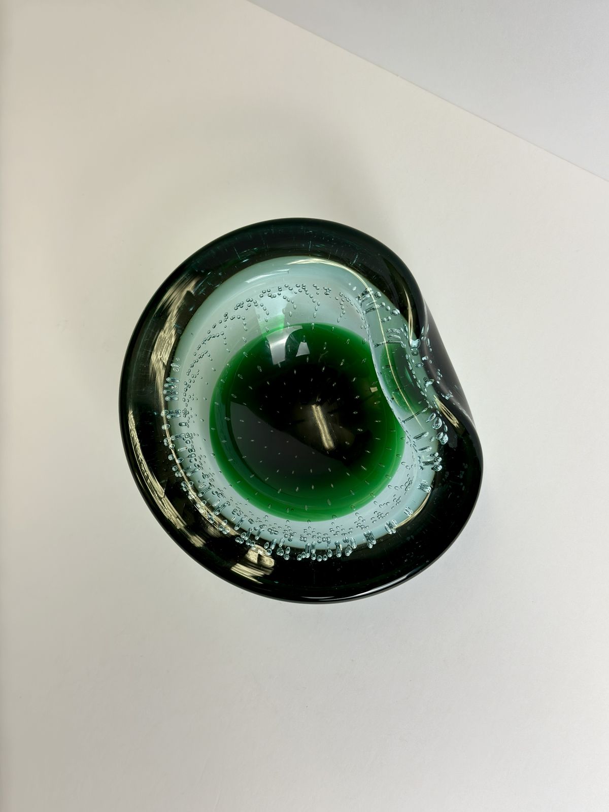 Murano Glass Bowl Sommerso And Bullicante Uranium Glass Galliano Ferro Italy 1960s photo 400.0