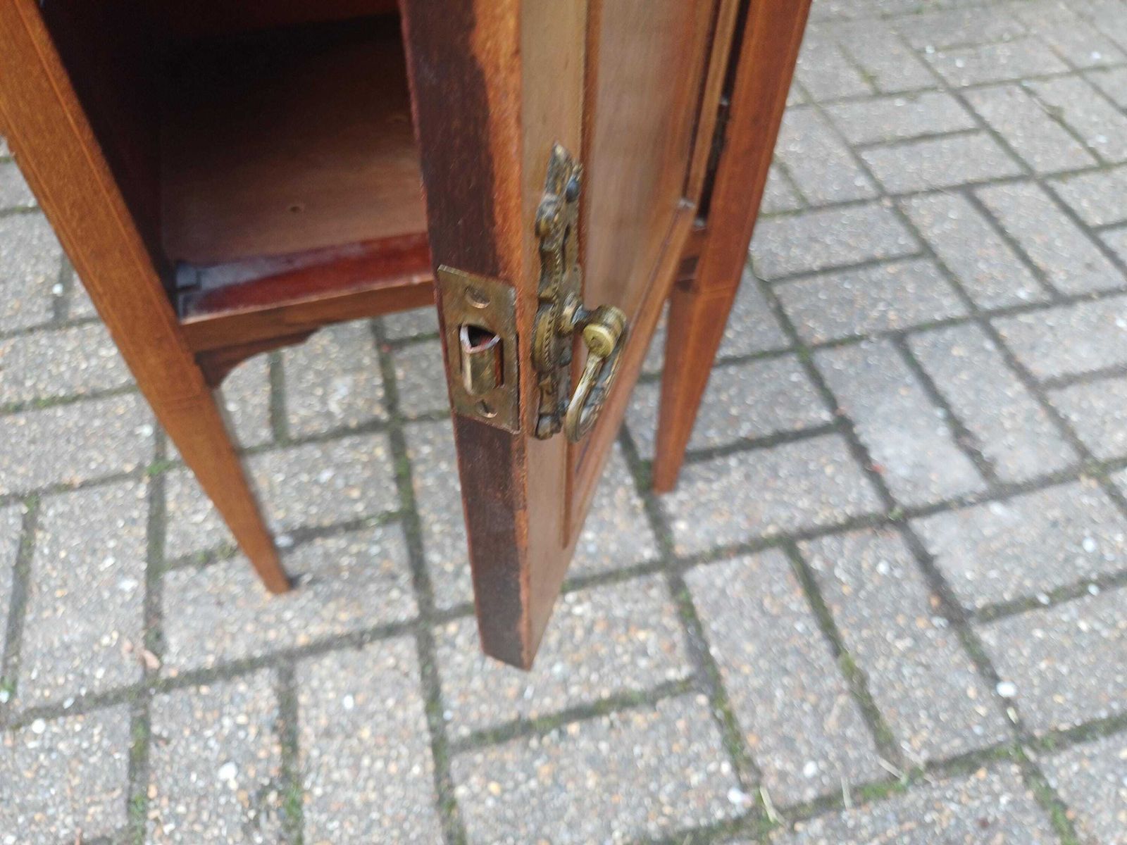 photo vinterior Edwardian Inlaid Mahogany Bedside Cabinet Antique Pot Cupboard Nightstand Vintage Bedside Table Brass Handle Storage Stripped Oiled Top