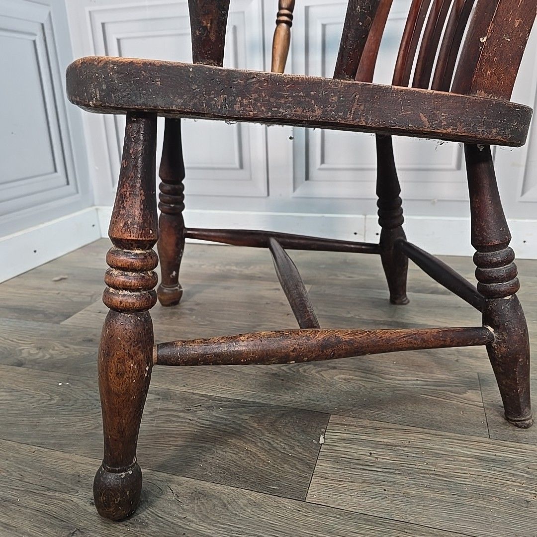 photo vintage Antique Windsor Elbow Chair Lath Back Armchair Solid Wood Elm Victorian Seat