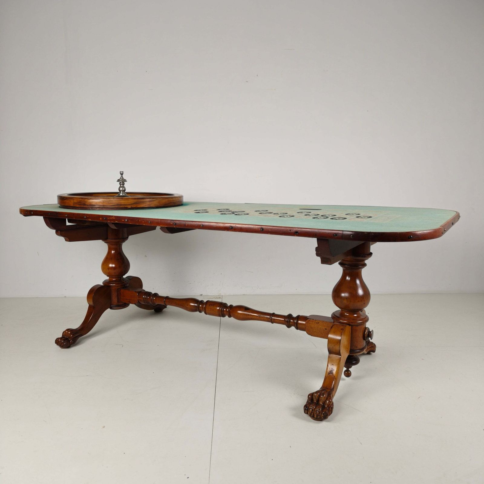 Antique Mason & Co Roulette Table – Denver, Colorado, Early 20th Century photo vinterior