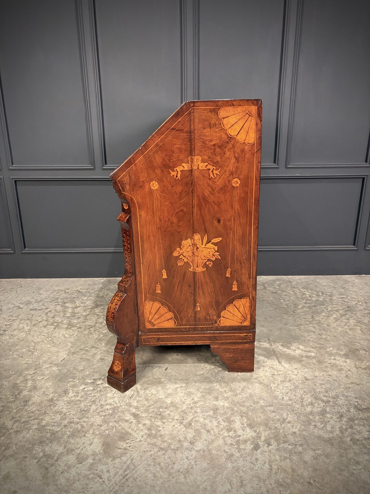 photo vinterior Dutch Marquetry Inlaid Walnut Bureau