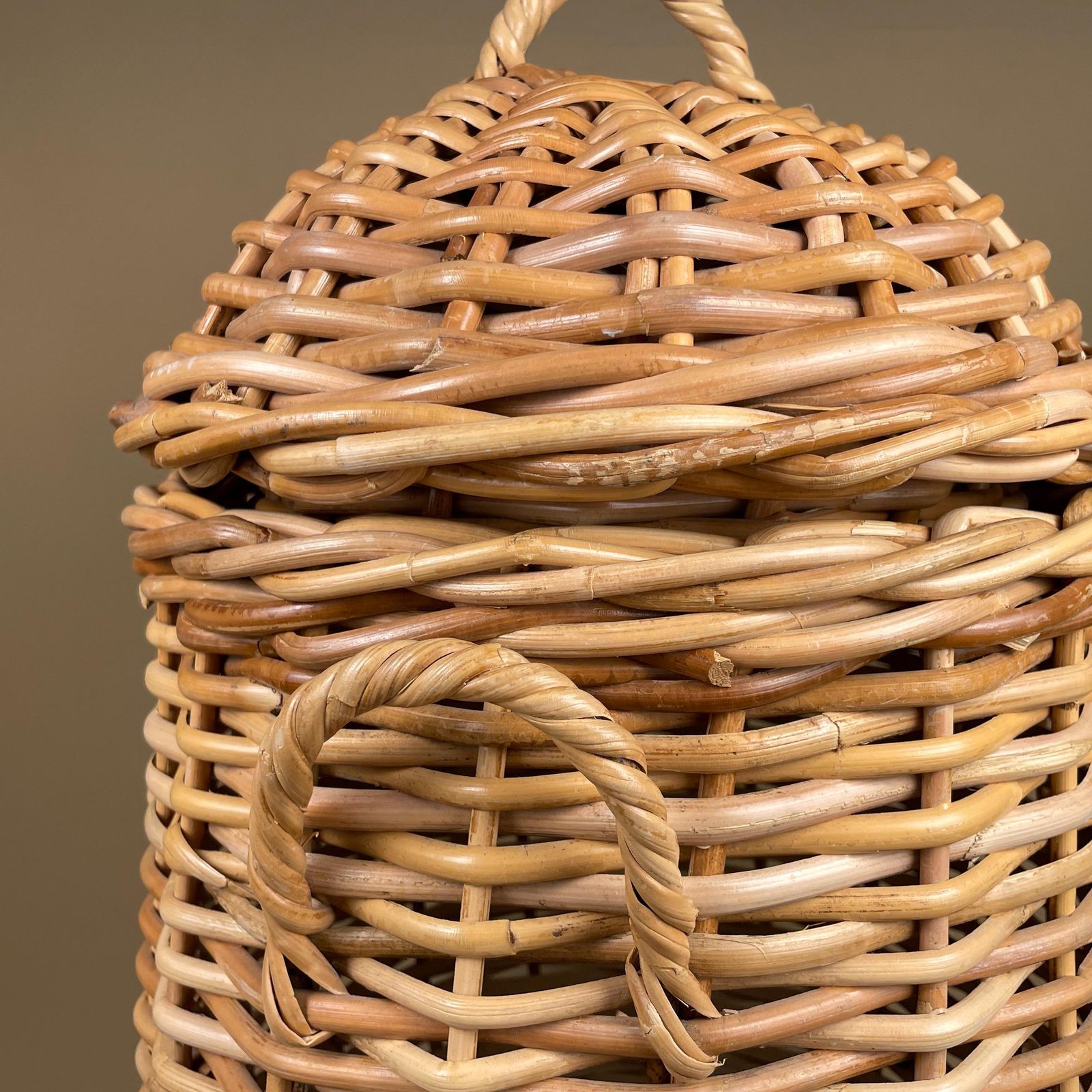 Wicker Laundry Basket With Lid Rustic Rattan Storage Hamper Large Vintage Handwoven Boho Cottage Farmhouse Decor Storage photo Home Decor