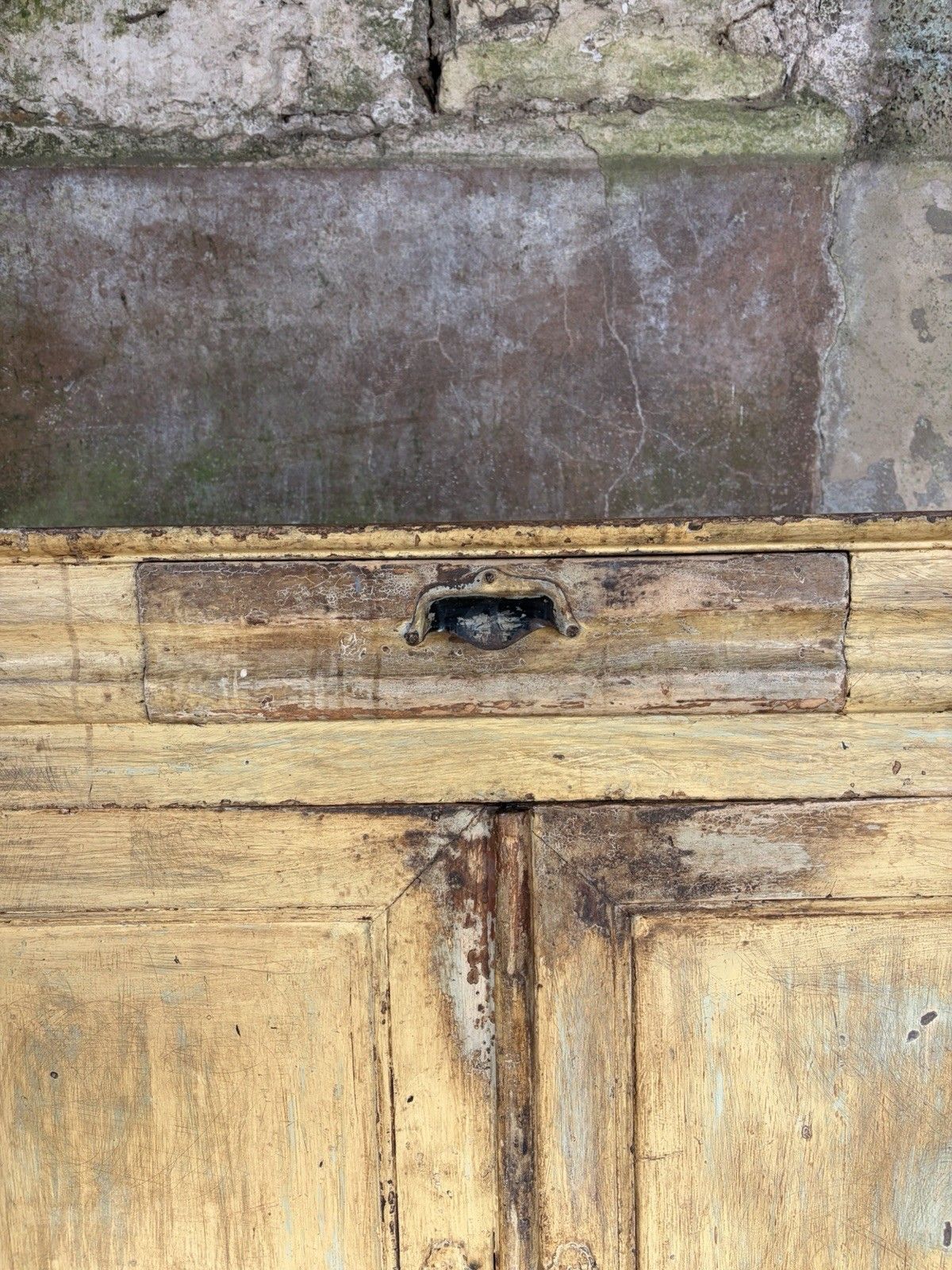 Antique French Provincial Yellow Farmhouse Pine Buffet Sideboard  19th Century. photo vinterior