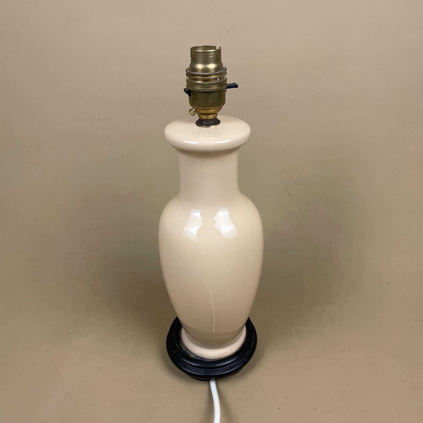 Oriental Ceramic Lamp Light Bedside Table Wood Base Chinese Vase Cream Beige Antique Gold Metal Wooden Classic Elegant Medium Side photo vinterior