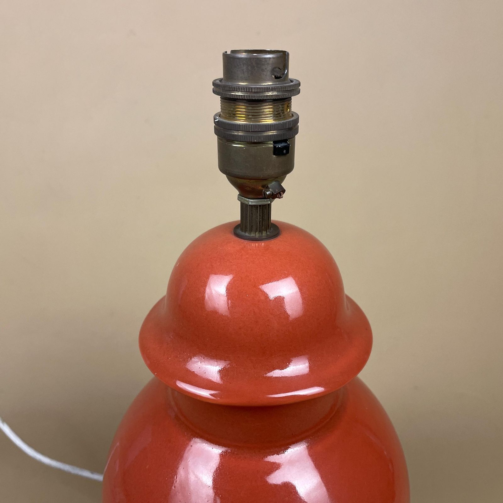 photo vinterior Oriental Ceramic Lamp Light Bedside Table Chinese Vase Red Antique Gold Metal Classic Elegant Medium Side Lampshade Shade