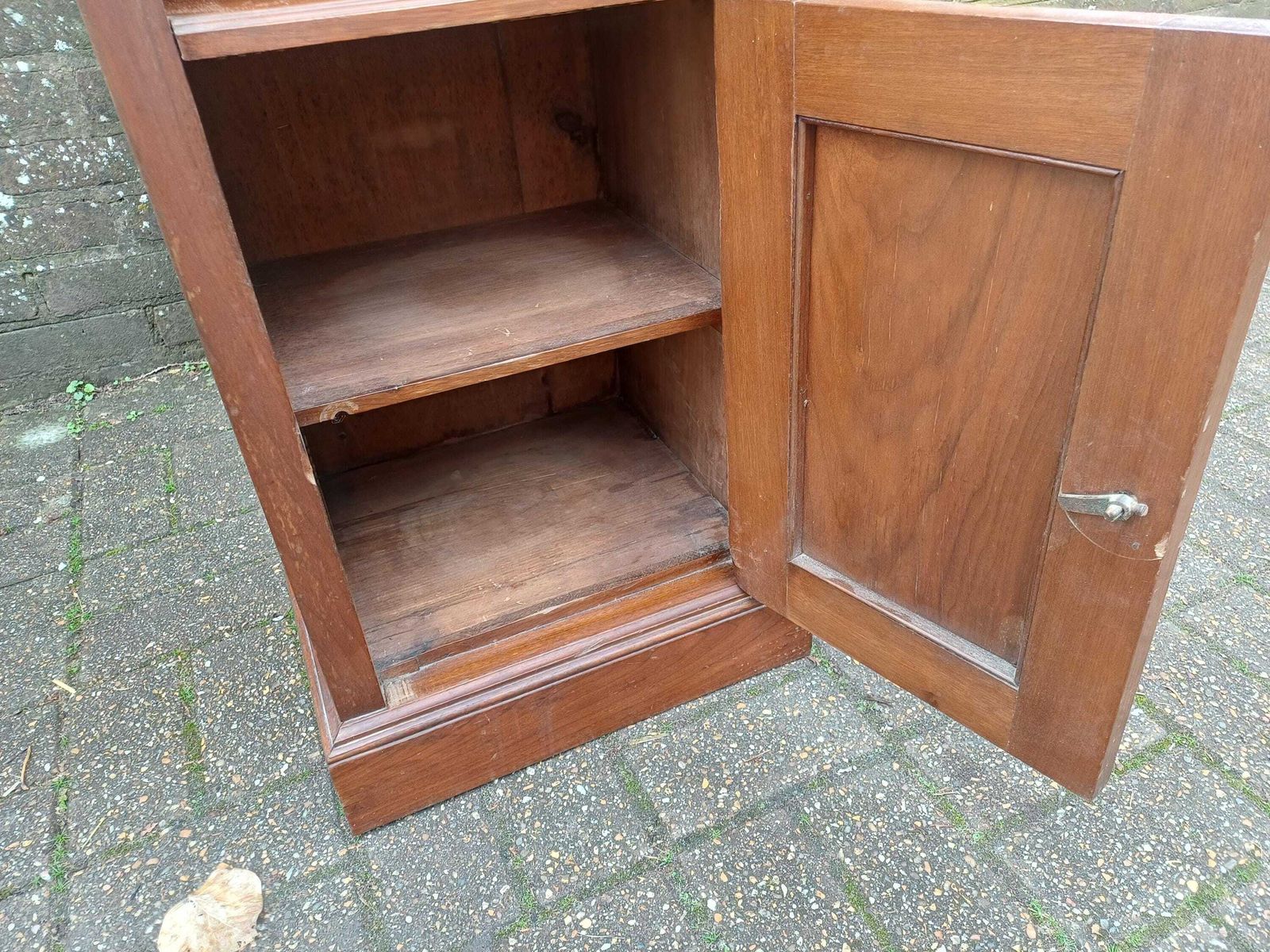 photo vinterior Victorian Mahogany Pot Cupboard Bedside Cabinet Antique Edwardian Nightstand Carved Flower Door Solid Wood Side Table