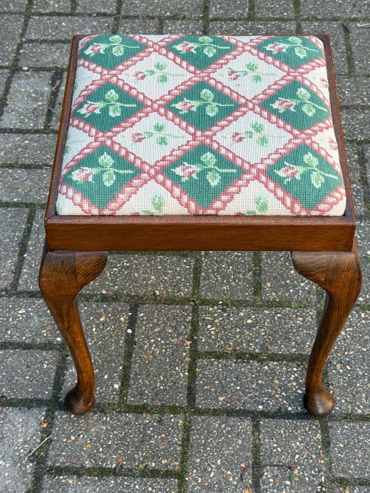 Vintage 1930s Queen Anne Style Stool With Upholstered Needlepoint Seat photo Furniture