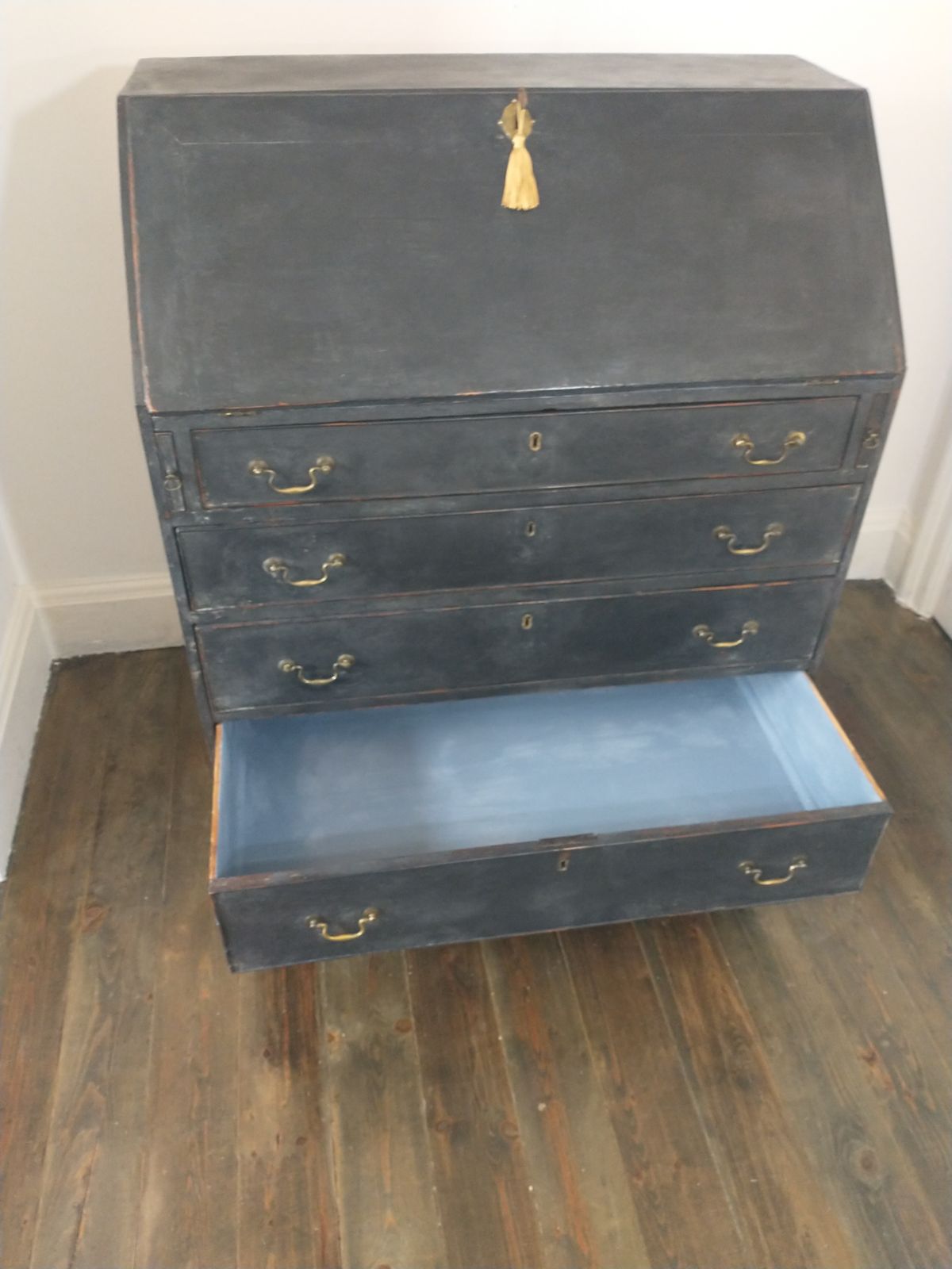 18th Century Georgian Bureau, Black Painted photo vinterior