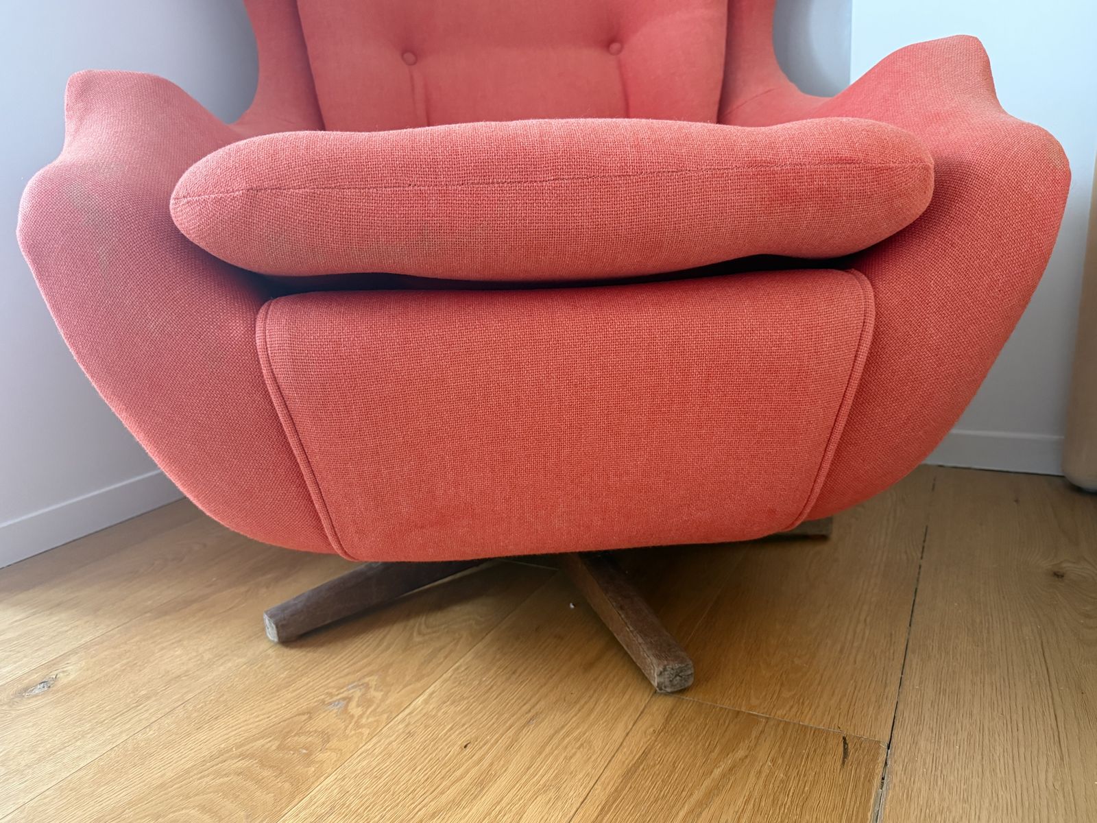 1970s Parker Knoll Glide Statesman Swivel Tilt Base Egg Arm Chair photo 749.0