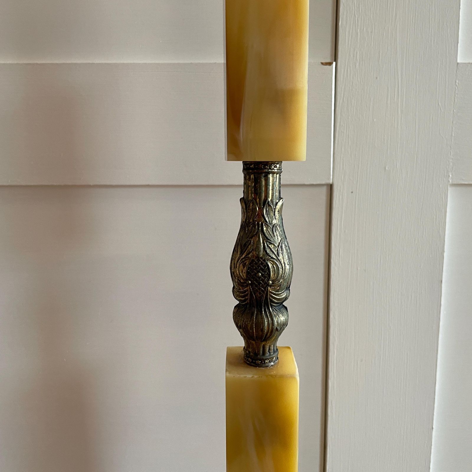 Vintage Marbleized Floor Lamp Metal & Plastic Resin Mid Century Style Retro Hollywood Regency Freestanding Light Living Room Orange Yellow photo vinterior