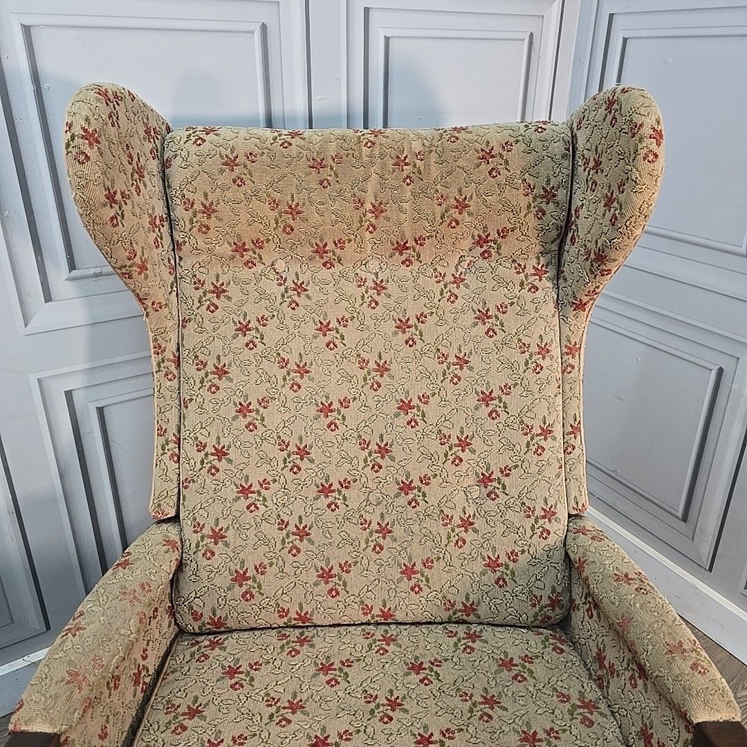 Vintage Cintique Armchairs Pair Wingback Lounge Cushion Seats Wooden W77 photo 290.0
