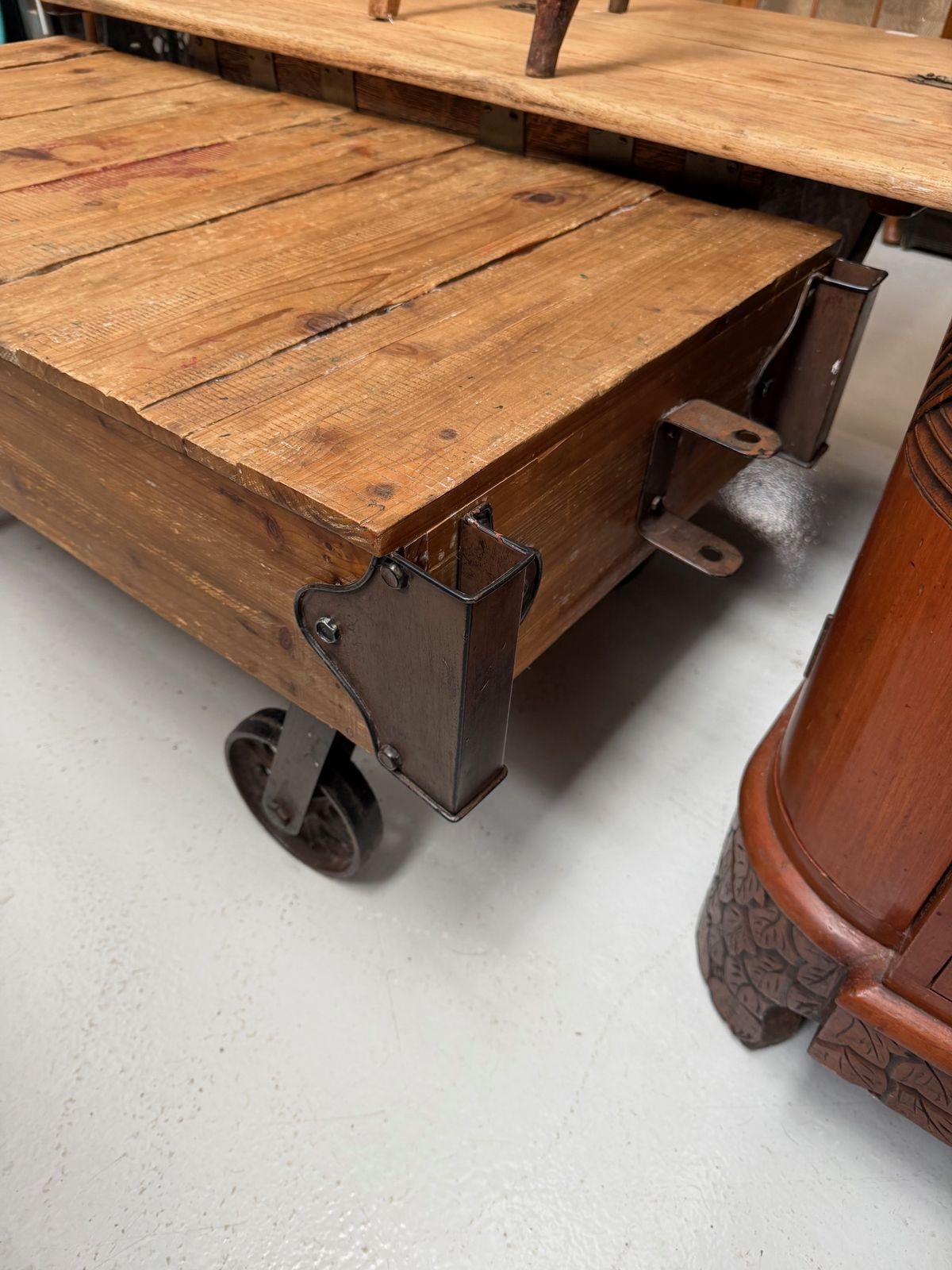 Coffee Table In The Form Of A Station Barrow photo Furniture