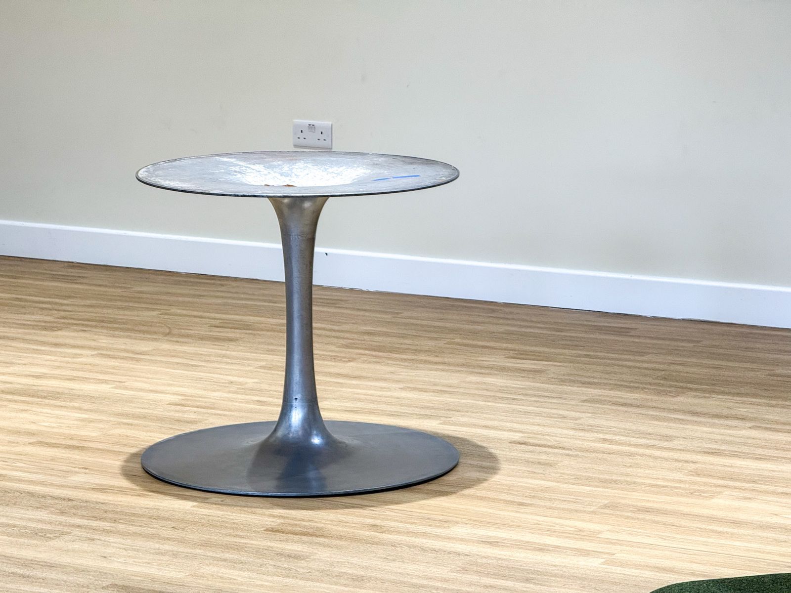 photo vinterior Mid Century Arkana Round Dining Table In Brazilian Rosewood