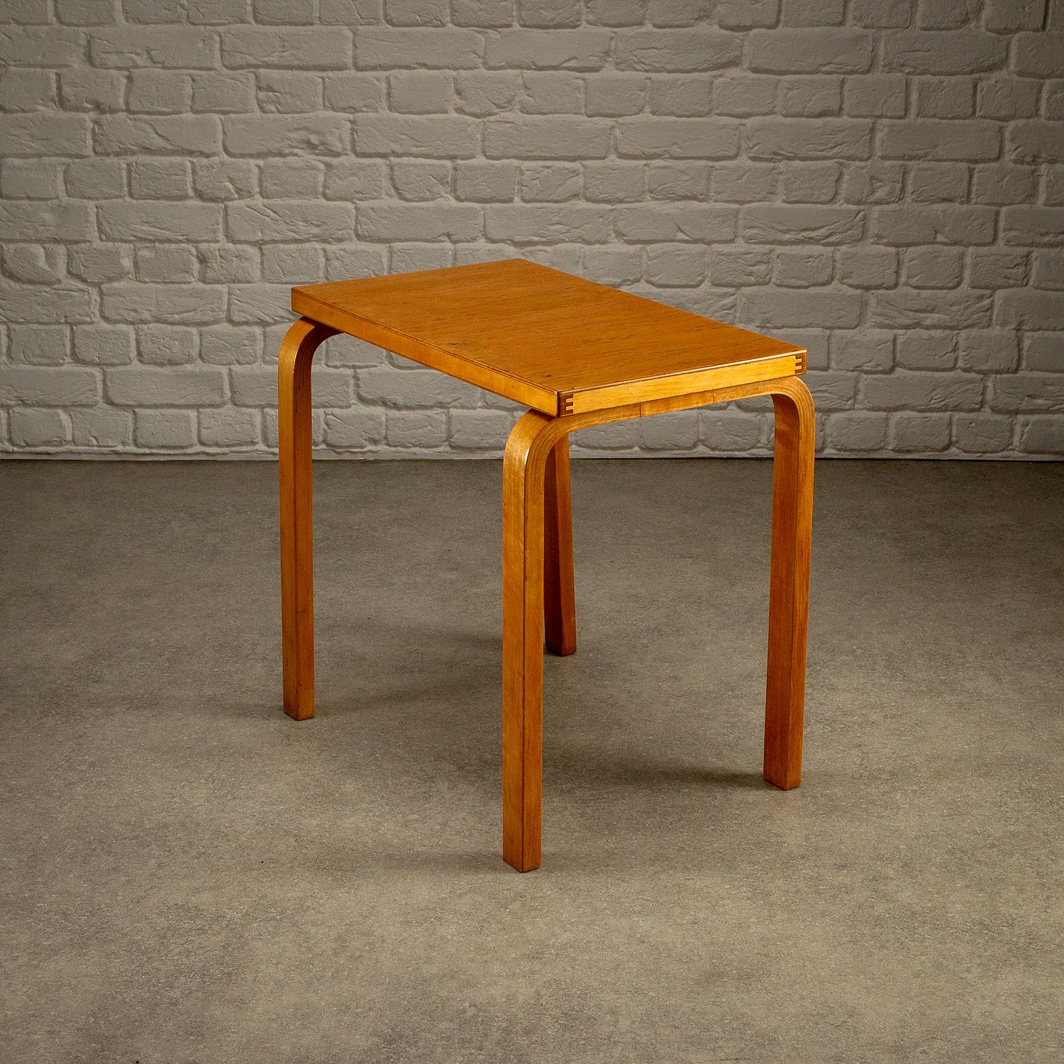photo vintage Model 88 Side Table In Karelian Birch By Alvar Aalto, Finland, 1930s