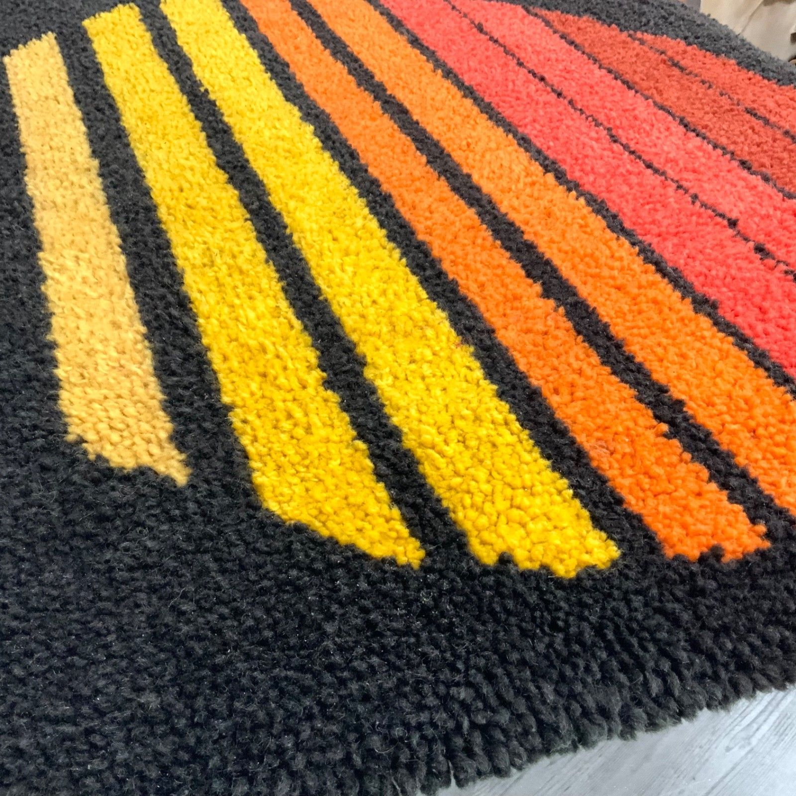 photo furniture Desso Rug Shag Dralon Wool 60s 70s Vintage Mid Century 96cm X 92cm