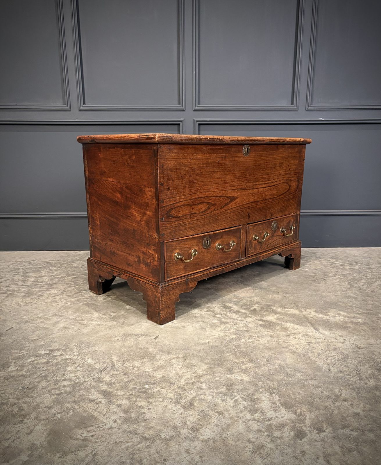 Georgian Elm Blanket Box photo furniture