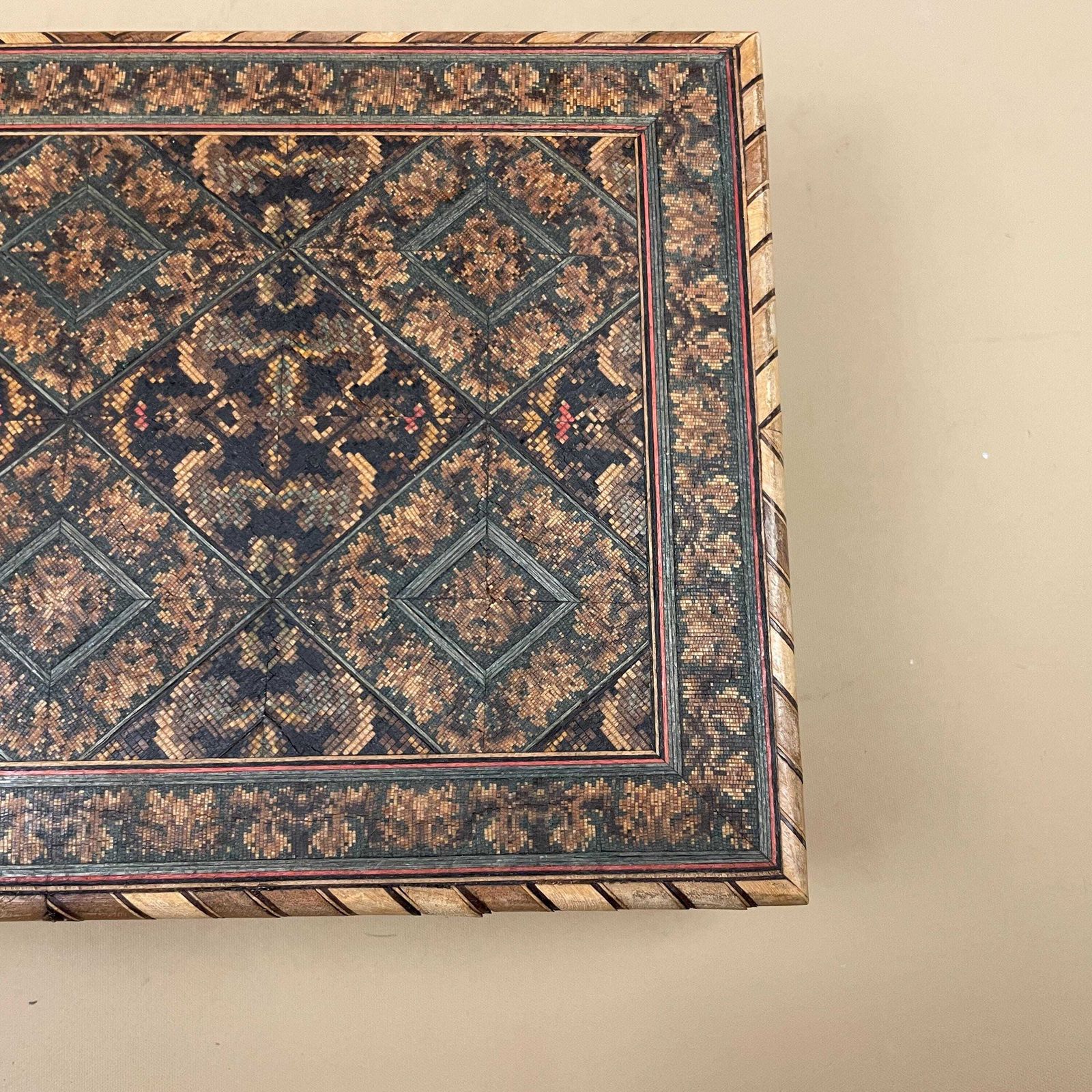 photo vinterior Wooden Rectangle Marquetry Inlay Box Trinket Jewellery Lidded Top Lid Patterned Pattern Handmade Table Top Wood Detailed Geometric Pattern