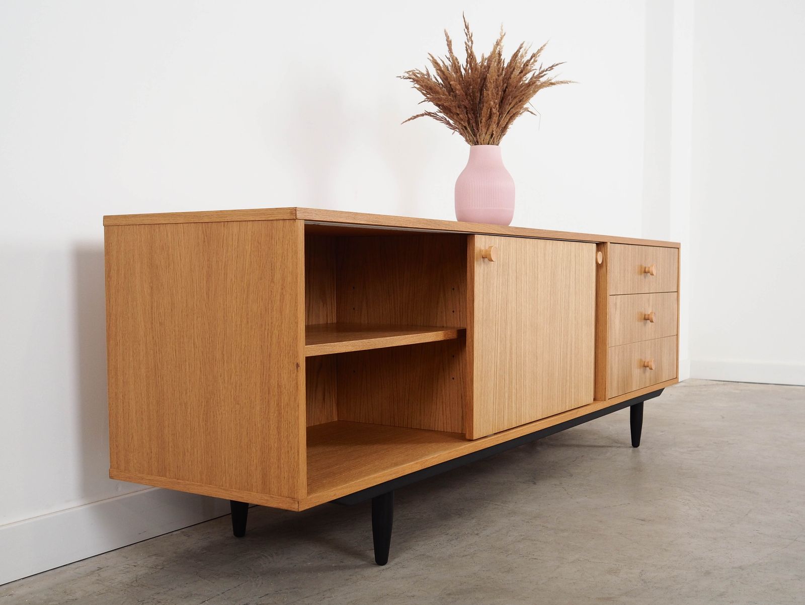 Eiken Dressoir, Scandinavisch Design photo 2069.0