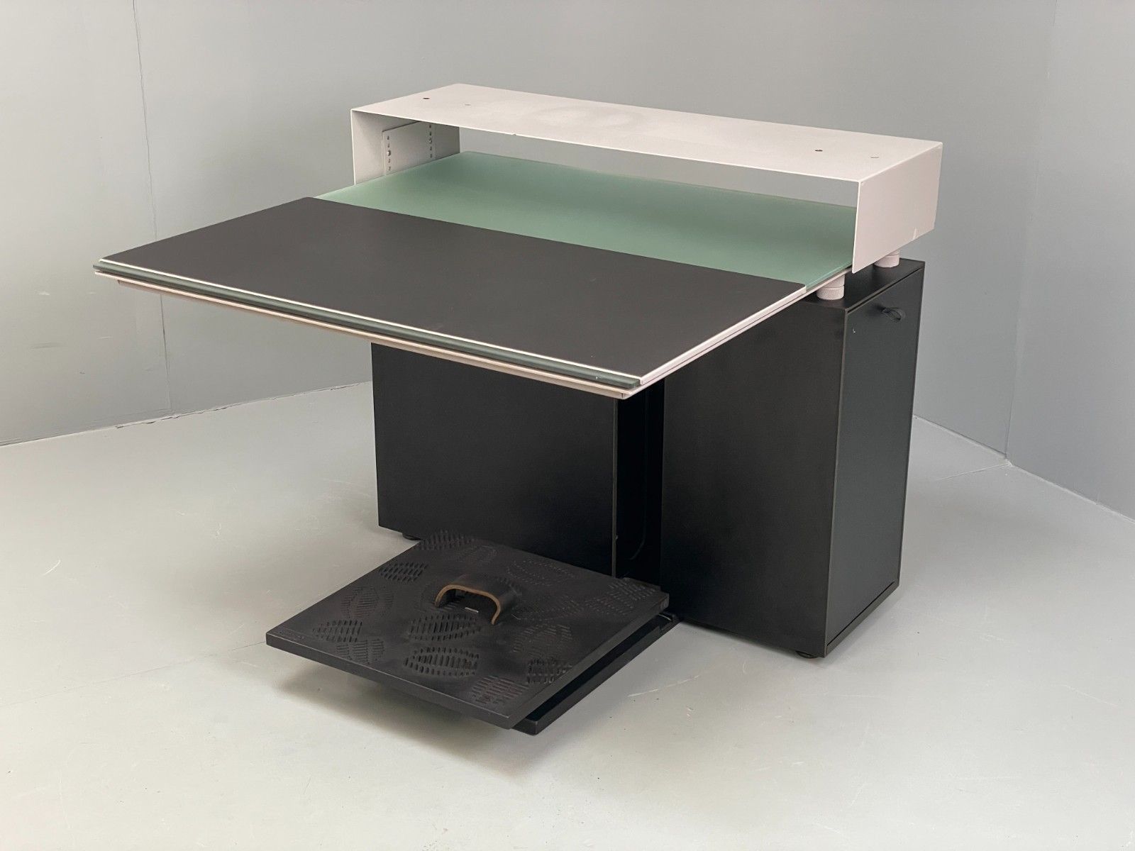 Bulo M2 Computer Desk Luc Vincent 1990s Modern Designer Glass Eb11701 Mwoo