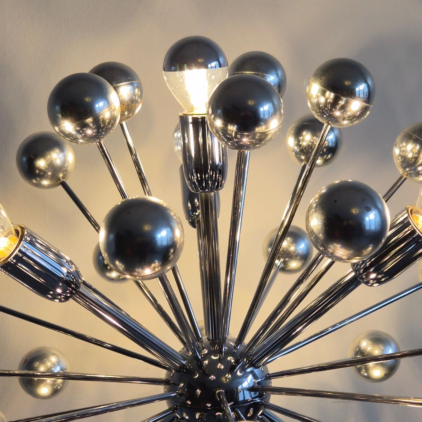 Lampadaire Vintage Sputnik Space Age 1970 En Metal Chrome & Boules Argentees 70s photo vintage