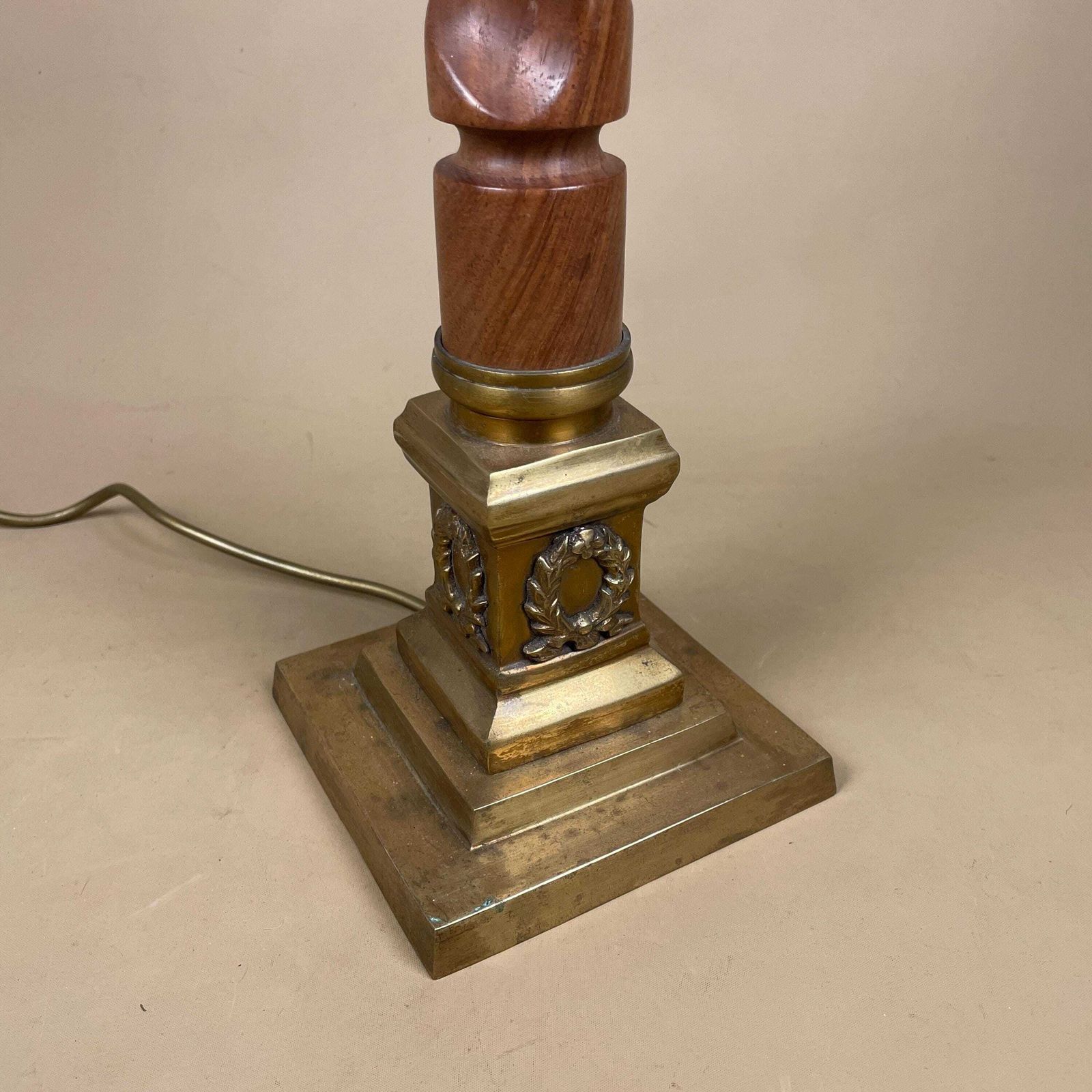 Antique Twisted Wood Lamp Wooden Light Table Brown Brass Metal Gold Trims Large Regency Hollywood Twist Ornate Grand Classic Square photo buy