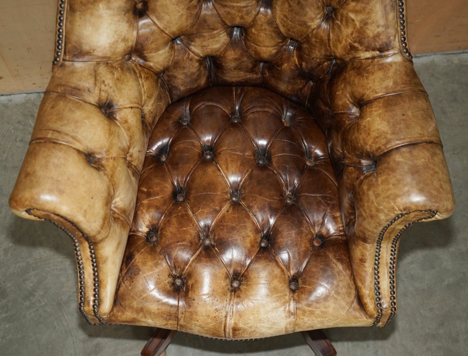 Antique Heritage Aniline Brown Leather Chesterfield Directors Captains Armchair photo vinterior