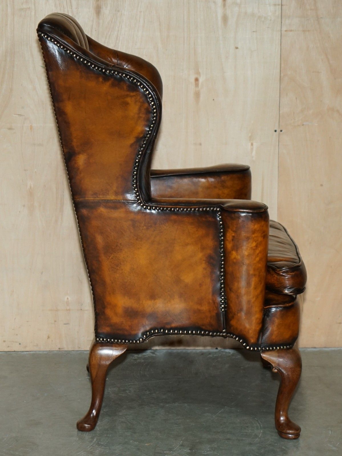 photo vintage Antique Restored Vintage 1920 Brown Leather Wingback Armchair Thomas Chippendale