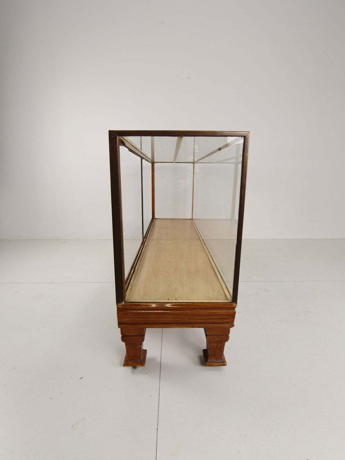 photo vinterior Antique English Brass Store Counter – Slim Model With Yard Measurements