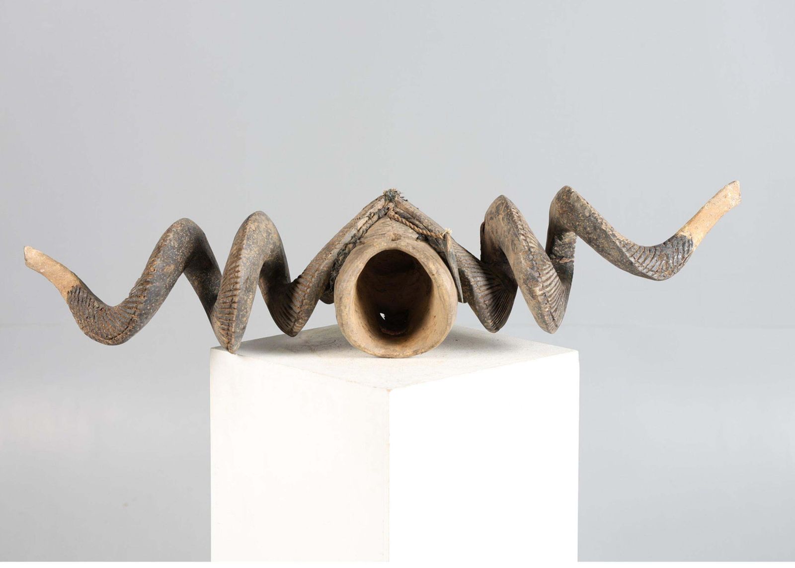 photo furniture Baule Ram Mask Ivory Coast Tribal African Sculpture Large Wooden Horn Mask