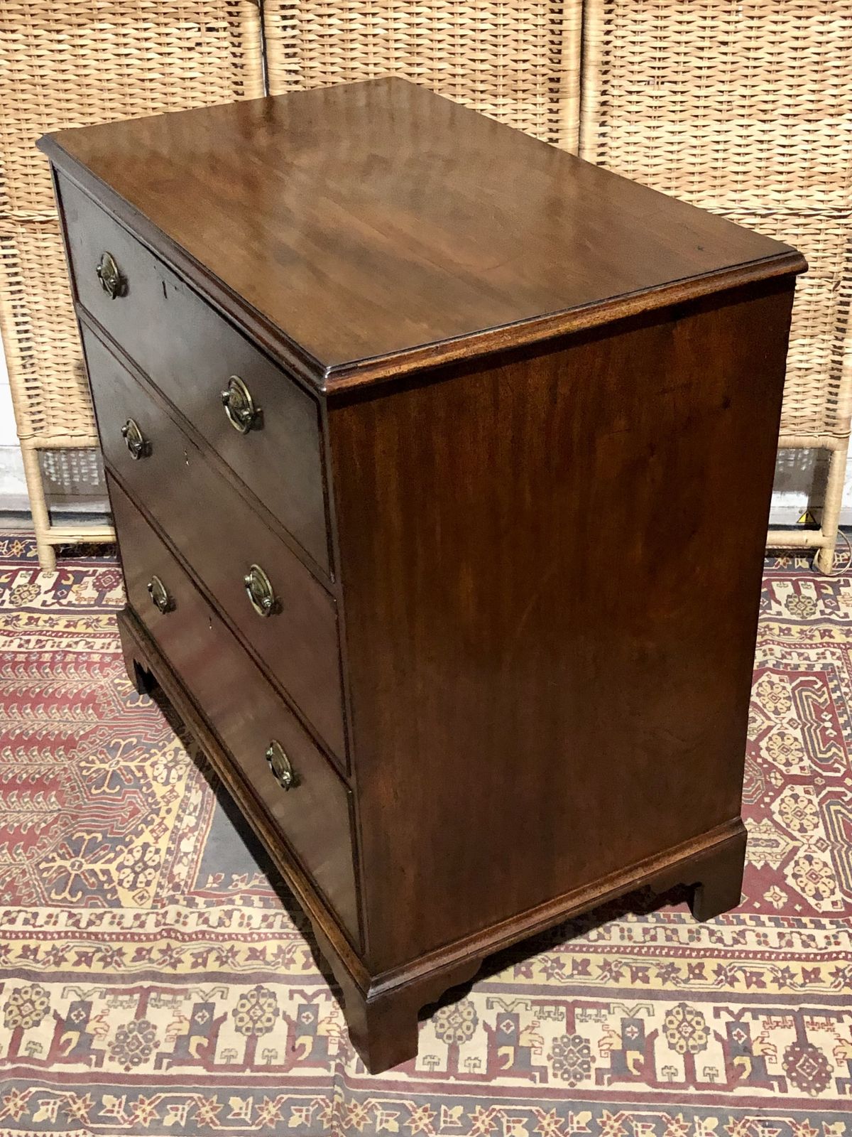 photo vintage Handsome Small Georgian Mahogany Chest Of Drawers