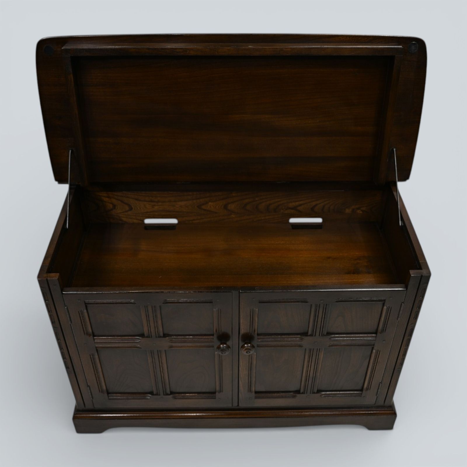 photo vinterior Ercol Malvern Music Hi Fi Cabinet Dark Finish Free Uk Delivery
