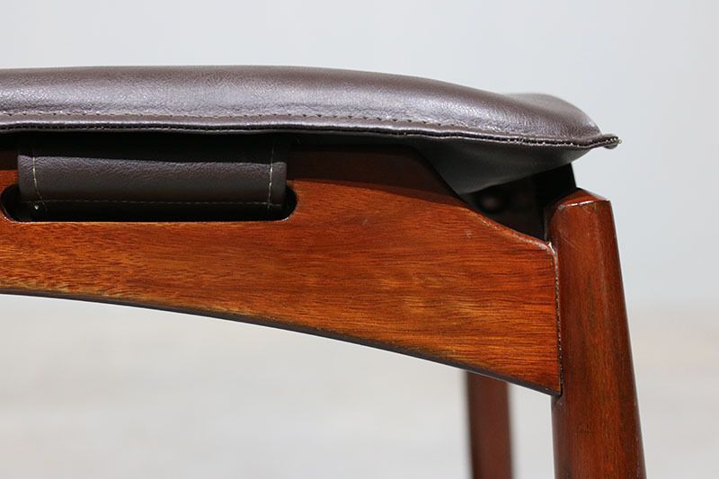 photo vintage Armchair + Footrest With Brazilian Design