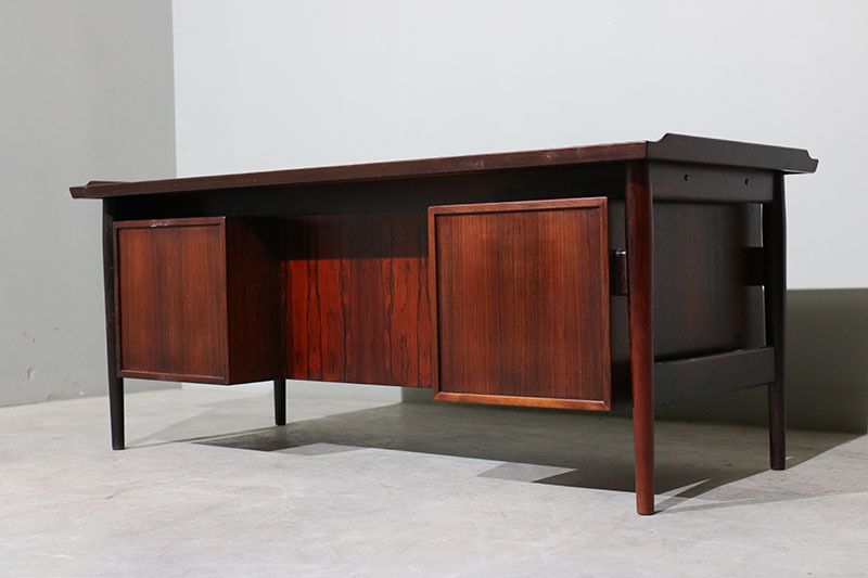 photo for sale Secretary Arne Vodder In Holy Wood